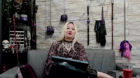 Miss Kazia online show from November 4, 10:20 pm