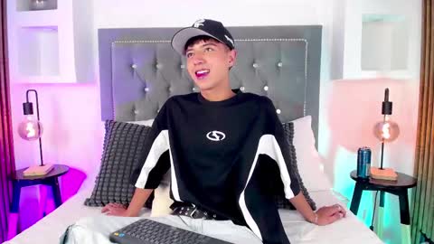 Snapshot of keen_nico chatting on February 13, 1:18 pm nico online show from February 13, 1:18 pm