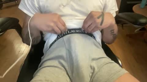 Keesey23 online show from April 25, 11:57 pm