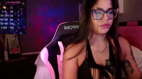 Snapshot of keikim_ chatting on February 20, 5:35 pm Kimk online show from February 20, 5:35 pm