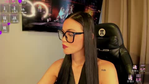 Snapshot of keily_brox chatting on June 14, 6:54 pm Keily brox online show from June 14, 6:54 pm
