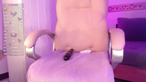 Snapshot of keily_gh1 chatting on February 7, 10:19 am KEILY online show from February 7, 10:19 am