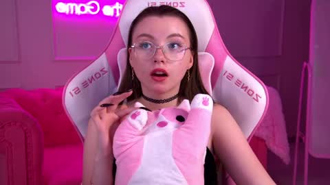 Keira online show from February 23, 3:40 pm