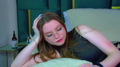 Keira online show from March 12, 3:46 am