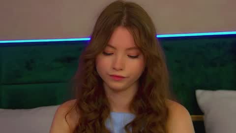 Keira online show from September 28, 6:19 am