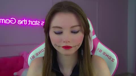 Keira online show from November 25, 6:30 pm