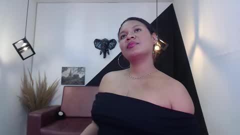 Snapshot of keiraluna chatting on December 5, 7:54 pm online show from December 5, 7:54 pm