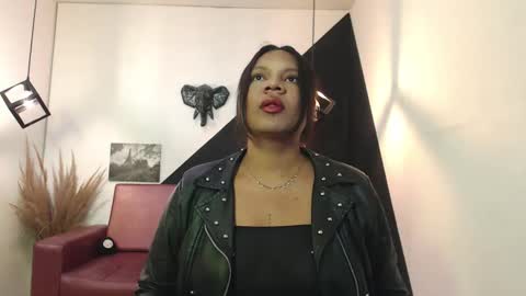 Snapshot of keiraluna chatting on December 15, 7:18 pm online show from December 15, 7:18 pm