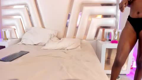 Snapshot of keishaconie chatting on February 10, 8:24 pm Ebony - Keisha online show from February 10, 8:24 pm