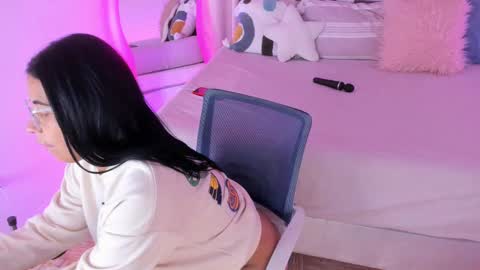 Keisy  online show from November 15, 3:30 pm