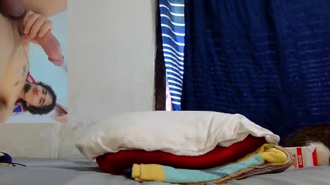 Snapshot of keivid_2303 chatting on January 5, 2:19 pm david online show from January 5, 2:19 pm