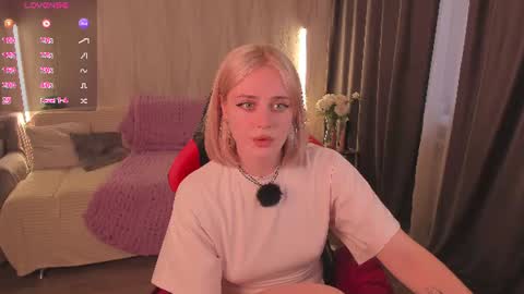 Snapshot of kek_____ chatting on August 2, 1:31 pm Call me Nat online show from August 2, 1:31 pm