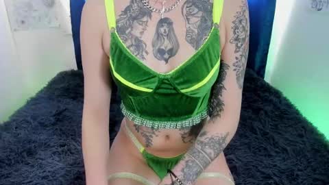 Snapshot of keket_smith chatting on September 25, 8:34 pm Keket online show from September 25, 8:34 pm