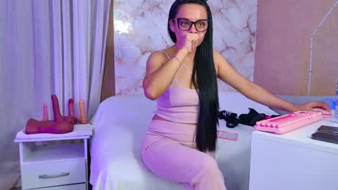 kelanymilf online show from February 28, 3:18 am