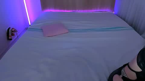 Snapshot of kellefox chatting on April 2, 6:11 am Linda online show from April 2, 6:11 am