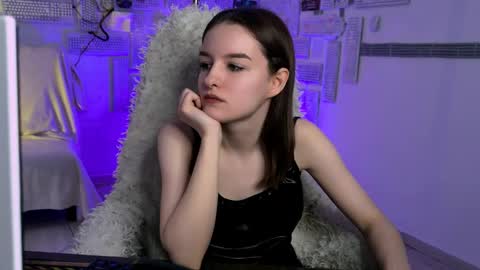 kelliebanshe online show from April 13, 4:51 am