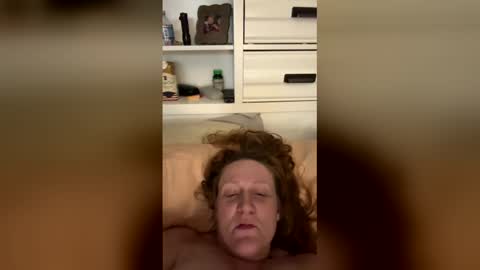 Snapshot of kellilyn10 chatting on March 21, 8:19 am kellilyn10 online show from March 21, 8:19 am