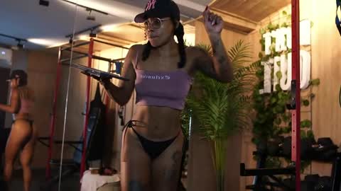 kelly__thomson online show from April 17, 1:03 pm