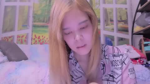 Snapshot of kelly_baby2005 chatting on February 11, 3:11 am Kelly online show from February 11, 3:11 am