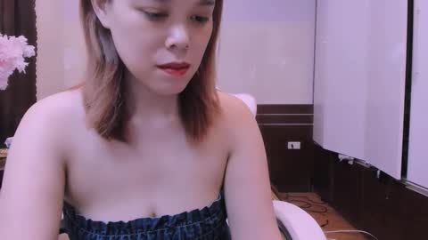 Snapshot of kelly_baby2005 chatting on April 8, 3:17 am Kelly online show from April 8, 3:17 am