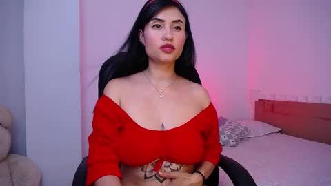 Snapshot of kelly_richardson1 chatting on February 14, 11:20 pm elena online show from February 14, 11:20 pm