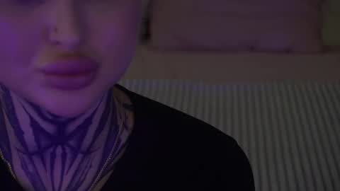 Kelly online show from November 4, 1:43 pm