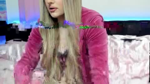 Snapshot of kellycocksin chatting on April 6, 7:48 pm Kelly Cocksin online show from April 6, 7:48 pm