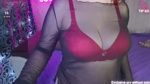 kellycrystall online show from December 20, 8:10 am