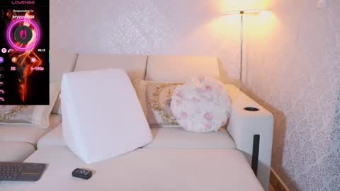 vanessa online show from March 8, 5:50 pm