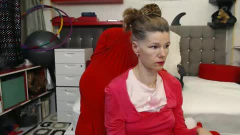 kelly online show from February 8, 6:55 pm