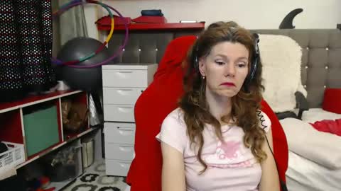 kelly online show from February 9, 1:00 am