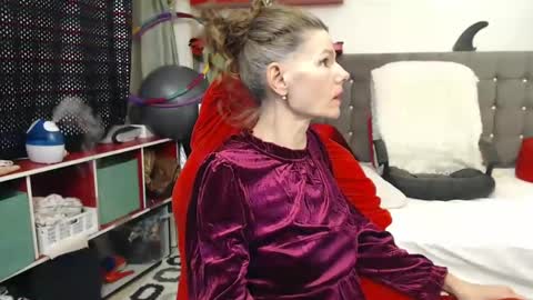 kelly online show from February 9, 6:16 pm