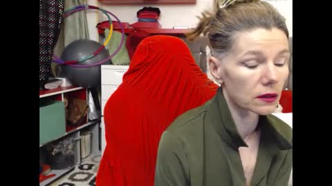 kelly online show from February 10, 6:13 pm