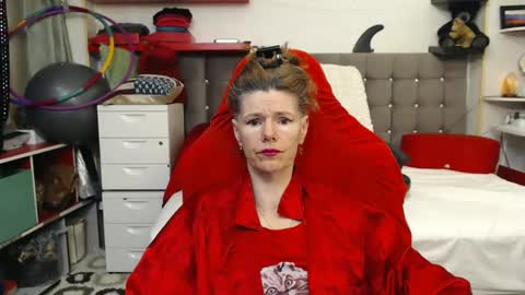 kelly online show from February 12, 6:51 pm