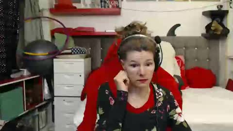 kelly online show from February 14, 10:14 pm