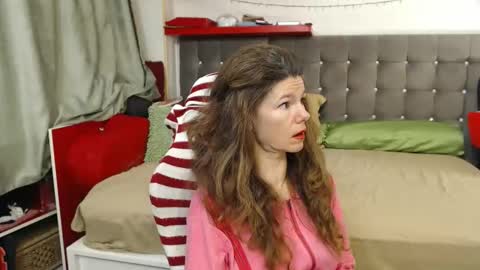 kelly online show from December 2, 12:05 am