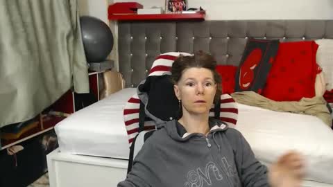 kelly online show from May 16, 12:40 am