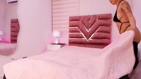 kemdall lopez online show from January 15, 3:00 am