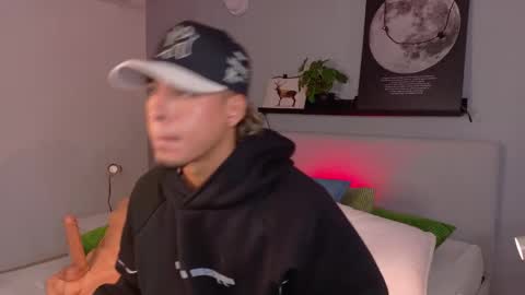   online show from March 28, 11:21 am