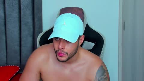 ken_mailik online show from February 14, 2:39 am