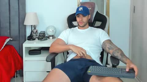 ken_mailik online show from June 26, 12:59 am