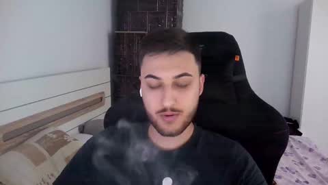 Snapshot of kenan_10 chatting on June 4, 12:33 pm kenan online show from June 4, 12:33 pm