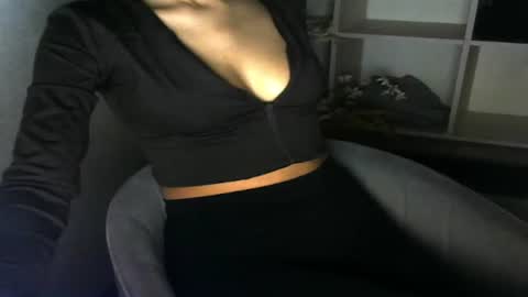 kendal_lips online show from April 15, 7:54 pm