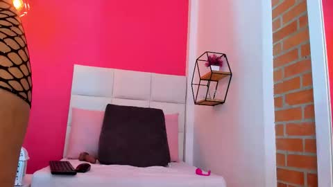 Snapshot of kendal_sexy3 chatting on September 18, 12:29 pm Camila online show from September 18, 12:29 pm