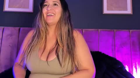 Snapshot of kendalcurvy chatting on May 26, 11:34 pm Kendal online show from May 26, 11:34 pm
