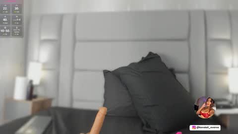 kendall_evanss_ online show from February 15, 8:27 pm