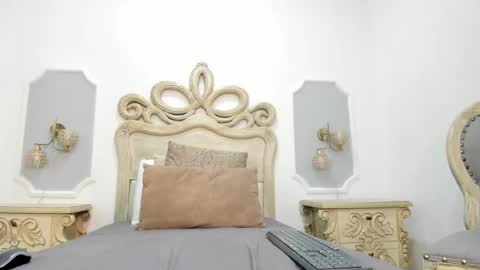 Snapshot of kendall_jones7 chatting on December 15, 8:02 pm kendall jones7 online show from December 15, 8:02 pm