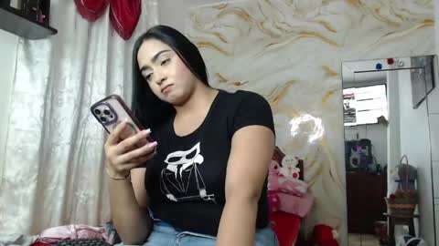 kendall  online show from April 19, 1:49 am