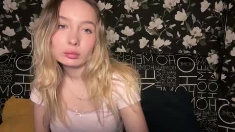 Kendall online show from November 23, 9:25 pm