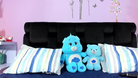 kendallwings online show from December 17, 2:34 pm